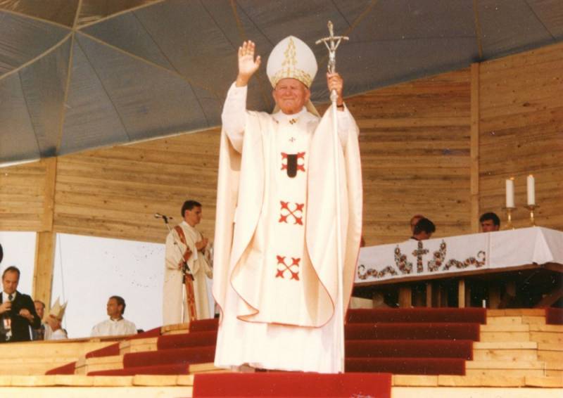 137_csgyk_fototar_pecs_papalatogatas_1991_06.jpg