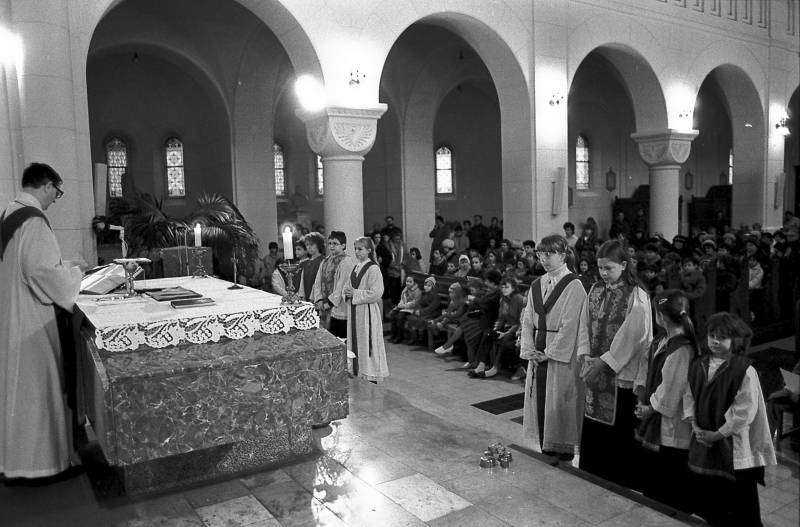 1990_0204_piustemplom_gyerekmise3_ll.jpg