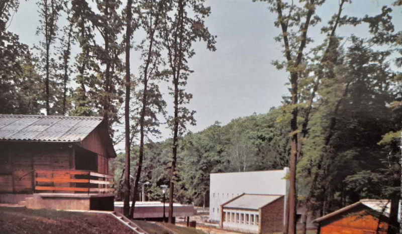 Sikondai_turistaszallo_bungalokkal_1981.png
