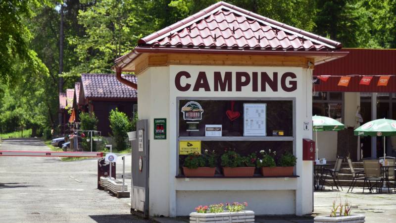 sikonda-mediano-thermal-camping-es-bungalo-park8.jpg