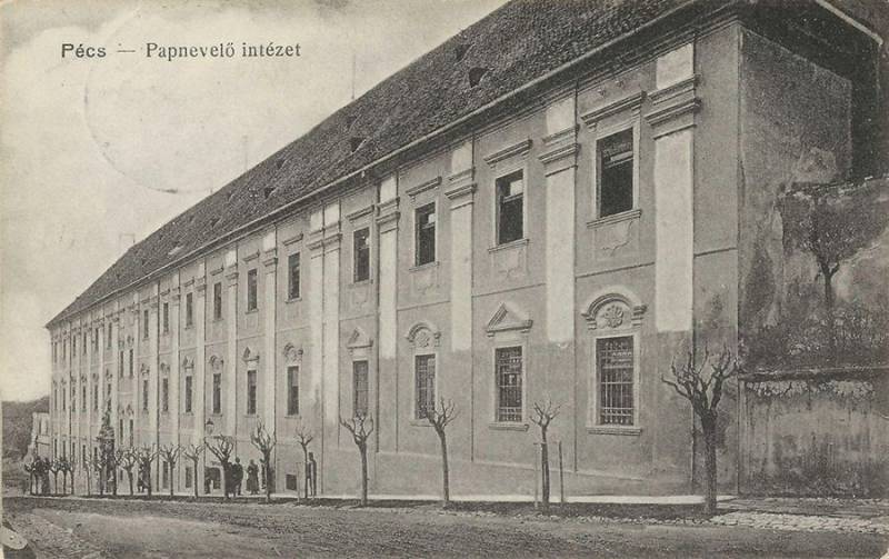 A Pécsi Püspöki Szeminárium épülete az 1900-as évek elején (Csorba Győző Könyvtár – Helyismereti Gyűjtemény)